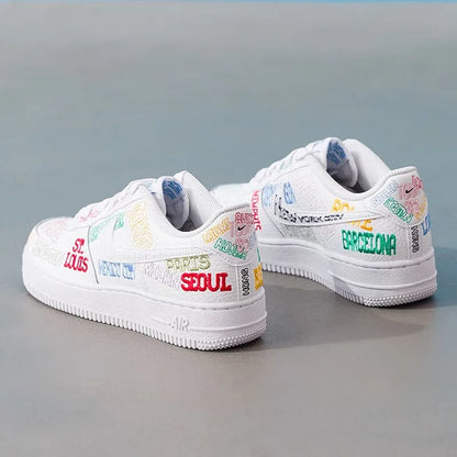 Nike naisten kengät, vanhemmille lapsille, brodeerattu AF1 Air Force One matalavartiset vapaa-ajan ja lautailukengät, urheilukengät IO9739-100
