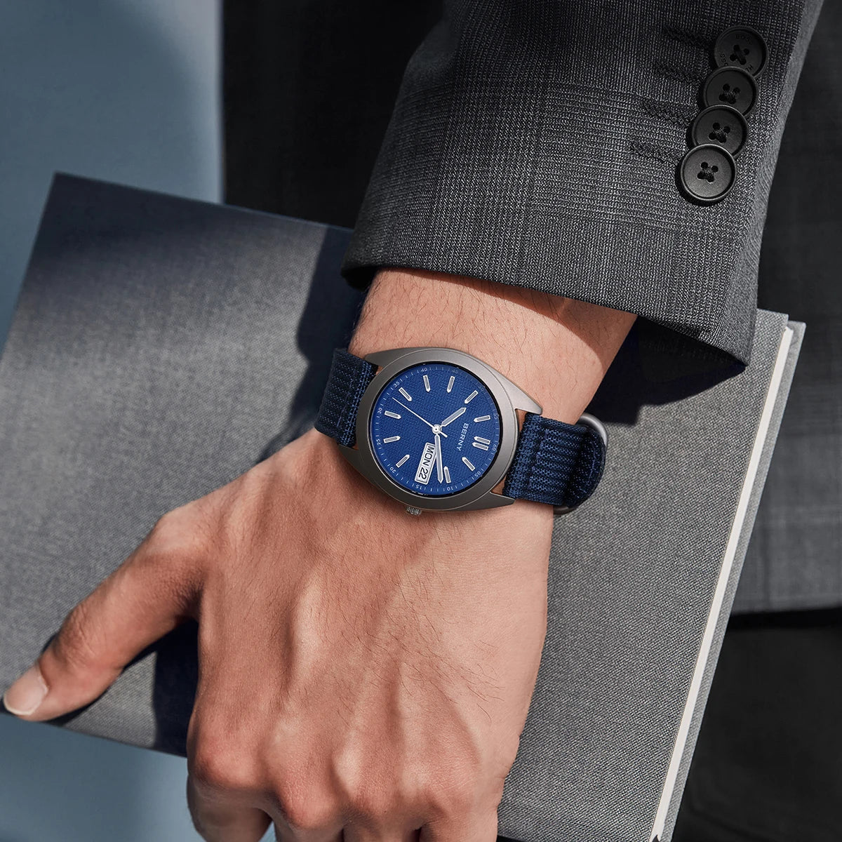 BERNY Titanium Watches for Men Date Week Calendar Sapphire Quartz Watch 38mm Super Luminous Men's Wristwatch 10ATM Lightweight