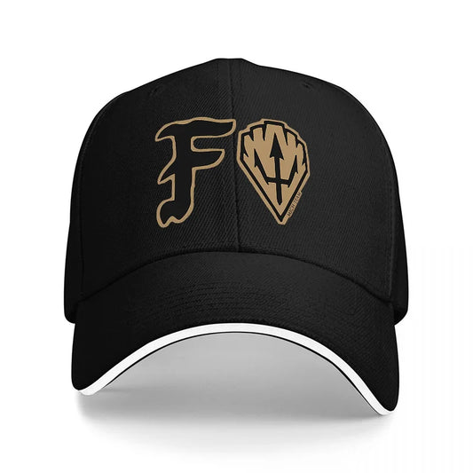 FORTNITE Baseball Cap mit goldenem Logo-Design, schwarz-weißer Einfassung und verstellbarer Passform für Gaming-Fans und Style-Enthusiasten