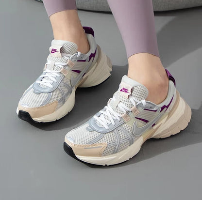 Nike's New High-Density Foam Sole Cushioning and Wear-Resistant Training Running Shoes for Men and Women, Classic V2K Run Prm Lightweight and Comfortable Outdoor Sports Running Shoes, Trendy Retro Style Fashionable Versatile