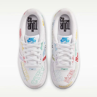 Nike naisten kengät, vanhemmille lapsille, brodeerattu AF1 Air Force One matalavartiset vapaa-ajan ja lautailukengät, urheilukengät IO9739-100