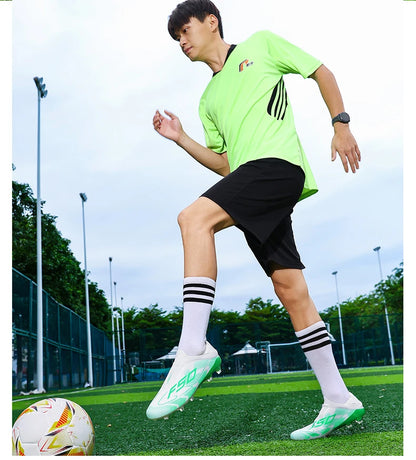 Botas de fútbol para hombre, antideslizantes, para niños, para exterior, zapatillas de fútbol superventas, para partido sobre césped, de alta calidad, con tacos, de caña alta y ligeras