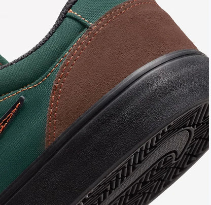 Nike Sb Series Swoosh Suede Wear-Resistant Everyday Skate Shoes for Men and Women, New Lightweight Comfortable Thin-Soled Durable Outdoor Low-Top Flat Shoes, Fashionable Versatile Lightweight Green-Brown Color Commuting Casua
