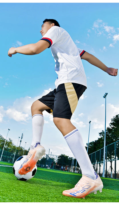 Miesten jalkapallokengät, futsal-kengät, jalkapallokengät, lenkkarit, ottelukengät, nurmikengät, korkealaatuiset, luistamattomat, sisäkäyttöön, myydyimmät, korkeavartiset, ulkokäyttöön