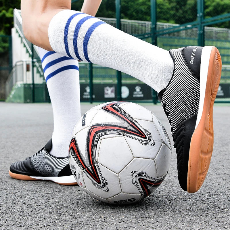 Sisäjalkapallokengät Miesten ammattilaisfutsalkengät Luistamattomat miesten jalkapallokengät Alkuperäiset kovapintaiset Chuteira Society Futebol -kengät