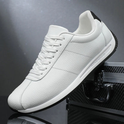 Zapatillas deportivas de cuero PU para tiempo libre, running, verano, moda, antideslizantes, montañismo, tenis, tendencia, superventas, para hombre, blancas, planas