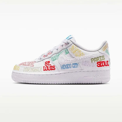 Nike naisten kengät, vanhemmille lapsille, brodeerattu AF1 Air Force One matalavartiset vapaa-ajan ja lautailukengät, urheilukengät IO9739-100