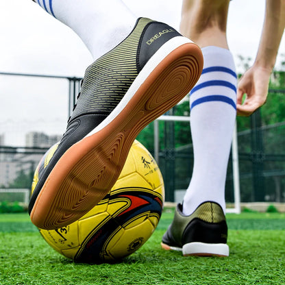 Sisäjalkapallokengät Miesten ammattilaisfutsalkengät Luistamattomat miesten jalkapallokengät Alkuperäiset kovapintaiset Chuteira Society Futebol -kengät