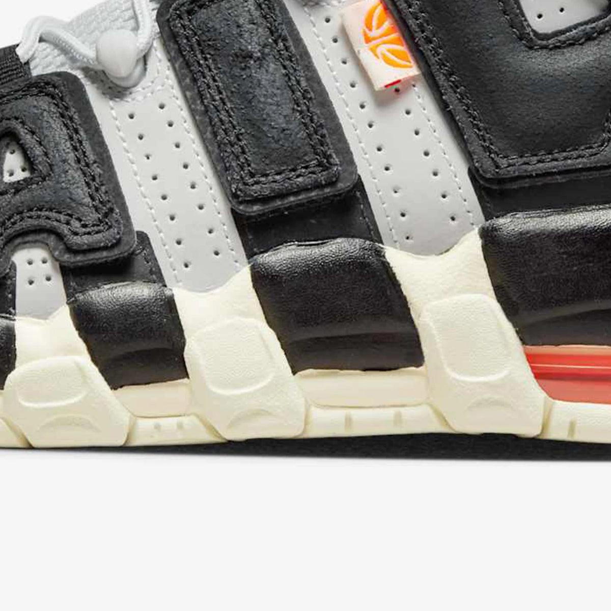 Nike Authentic AIR MORE UPTEMPO dambasketskor DX3360-001