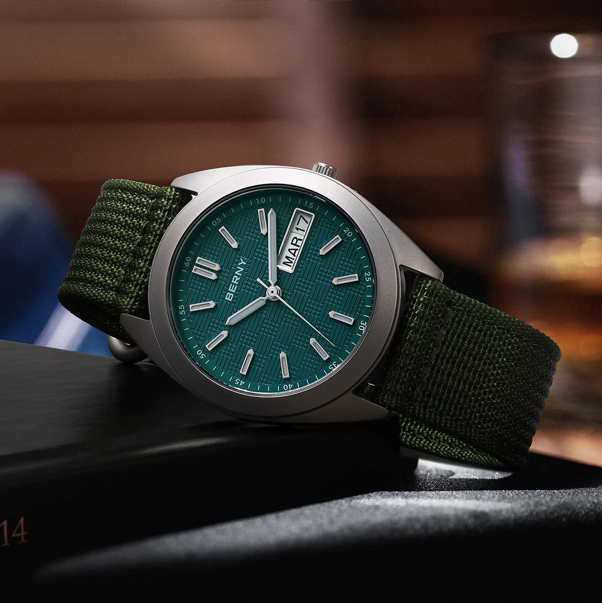 BERNY Titanium Watches for Men Date Week Calendar Sapphire Quartz Watch 38mm Super Luminous Men's Wristwatch 10ATM Lightweight