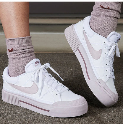 Nike, autentiche scarpe da ginnastica casual da donna con suola spessa resistente all'usura e tomaia bassa DM7590-105