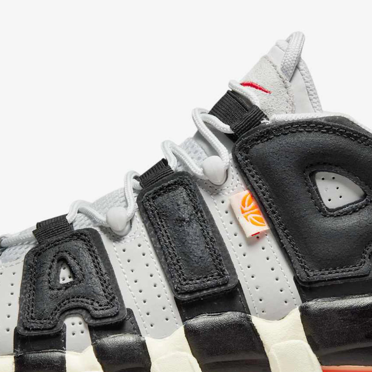 Nike Authentic AIR MORE UPTEMPO dambasketskor DX3360-001