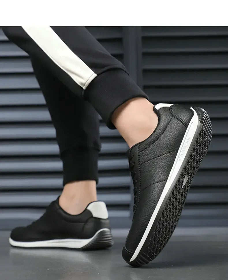 Zapatillas deportivas de cuero PU para tiempo libre, running, verano, moda, antideslizantes, montañismo, tenis, tendencia, superventas, para hombre, blancas, planas