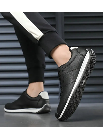Zapatillas deportivas de cuero PU para tiempo libre, running, verano, moda, antideslizantes, montañismo, tenis, tendencia, superventas, para hombre, blancas, planas