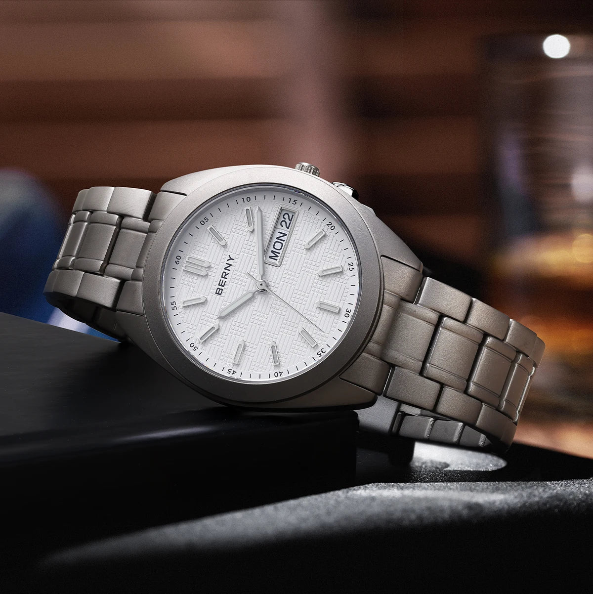 BERNY Titanium Watches for Men Date Week Calendar Sapphire Quartz Watch 38mm Super Luminous Men's Wristwatch 10ATM Lightweight