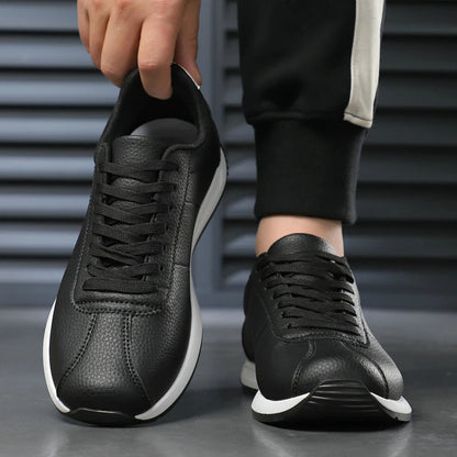 Zapatillas deportivas de cuero PU para tiempo libre, running, verano, moda, antideslizantes, montañismo, tenis, tendencia, superventas, para hombre, blancas, planas